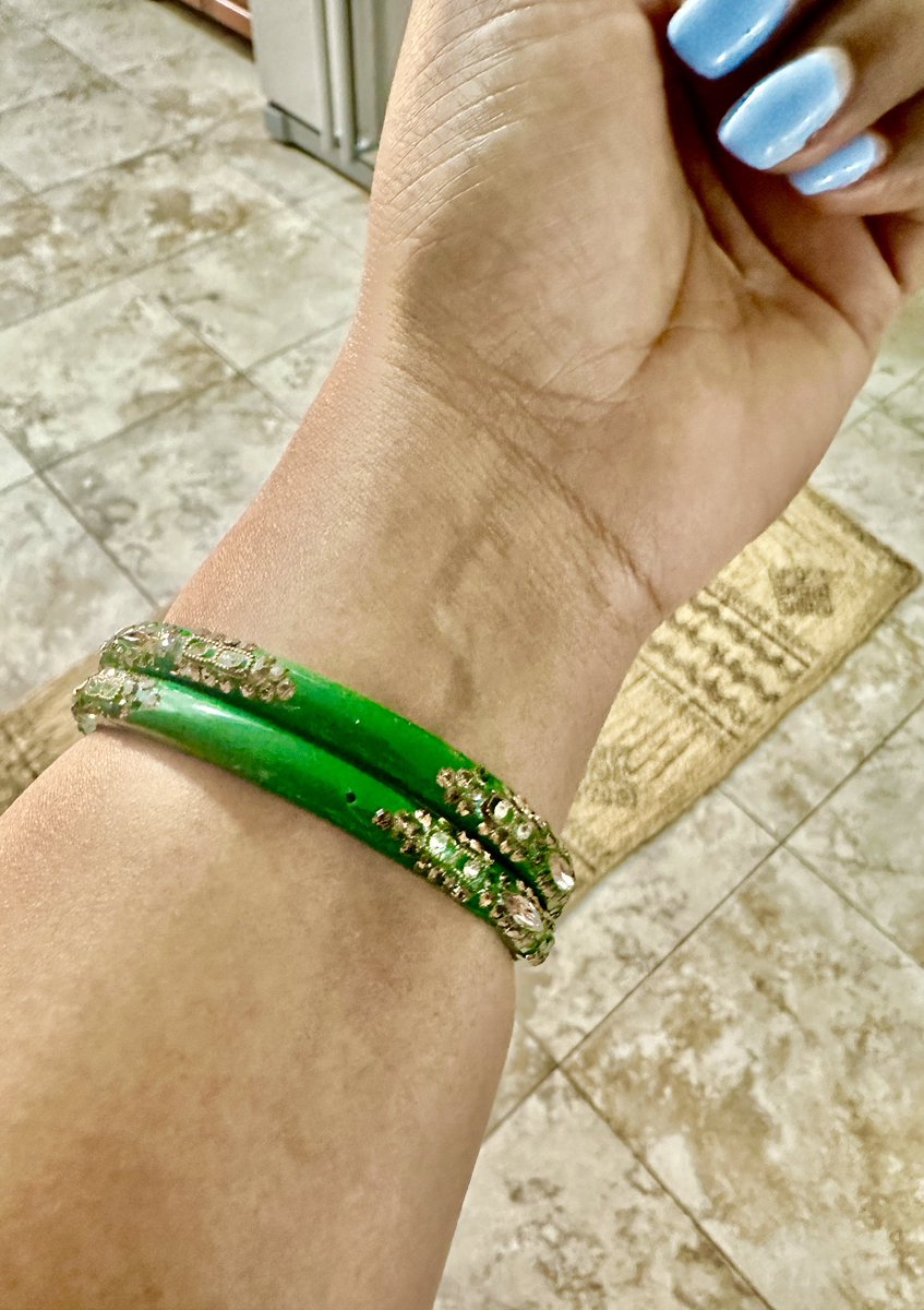 श्रावण और हरी चूड़ियाँ