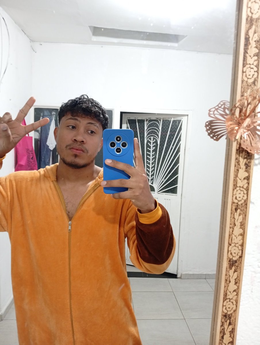 AndrewsBluee's tweet photo. Outfit para ir a dormir https://t.co/SqWqFhZWoZ