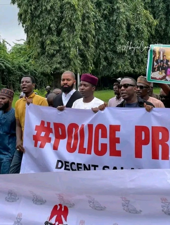 Great_Bobb's tweet image. Thanks to my Leader @YeleSowore, @DejiAdeyanju1 @BelloGaladanchi, and other comrades for standing with retired and serving @PoliceNG officers yesterday. Nigeria Police Force must stop turning our officers to slaves. Pay their Salaries & Pensions reasonably.....!
Enough!