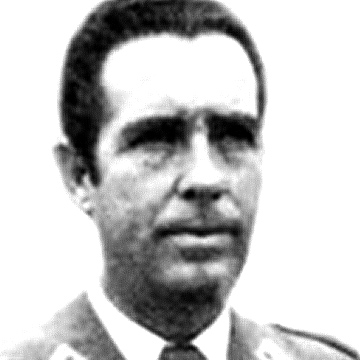 _FundacionVT's tweet image. Siempre en la #memoria. El 22-07-80, FRANCISCO LÓPEZ BESCOS, teniente @guardiacivil, fue asesinado en Villamediana por #ETA. Viajaba en autobús junto a otros 120 agentes, cuando ETA activó 10 cargas explosivas al paso del convoy de vehículos. Tenía 49 años
rtve.es/memoriadevida/…