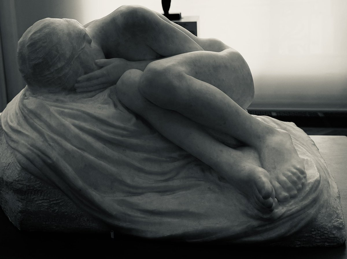 Negumlk's tweet image. Petit palais-Paris
Somewhere between silence and memory.
