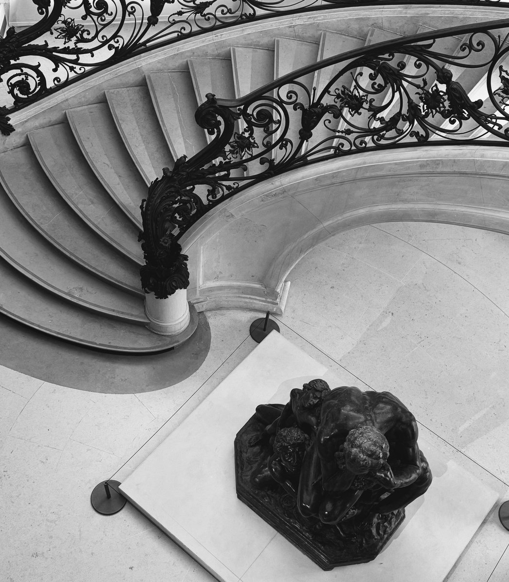 Negumlk's tweet image. Petit palais-Paris
Somewhere between silence and memory.