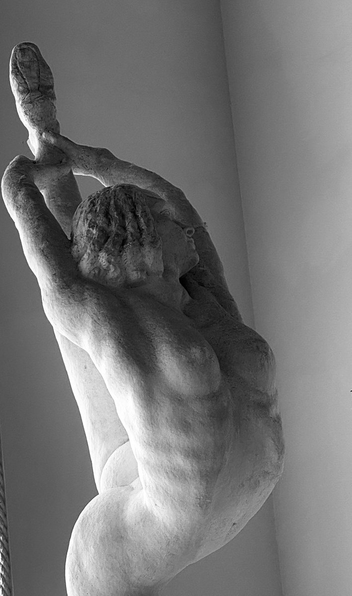 Negumlk's tweet image. Petit palais-Paris
Somewhere between silence and memory.