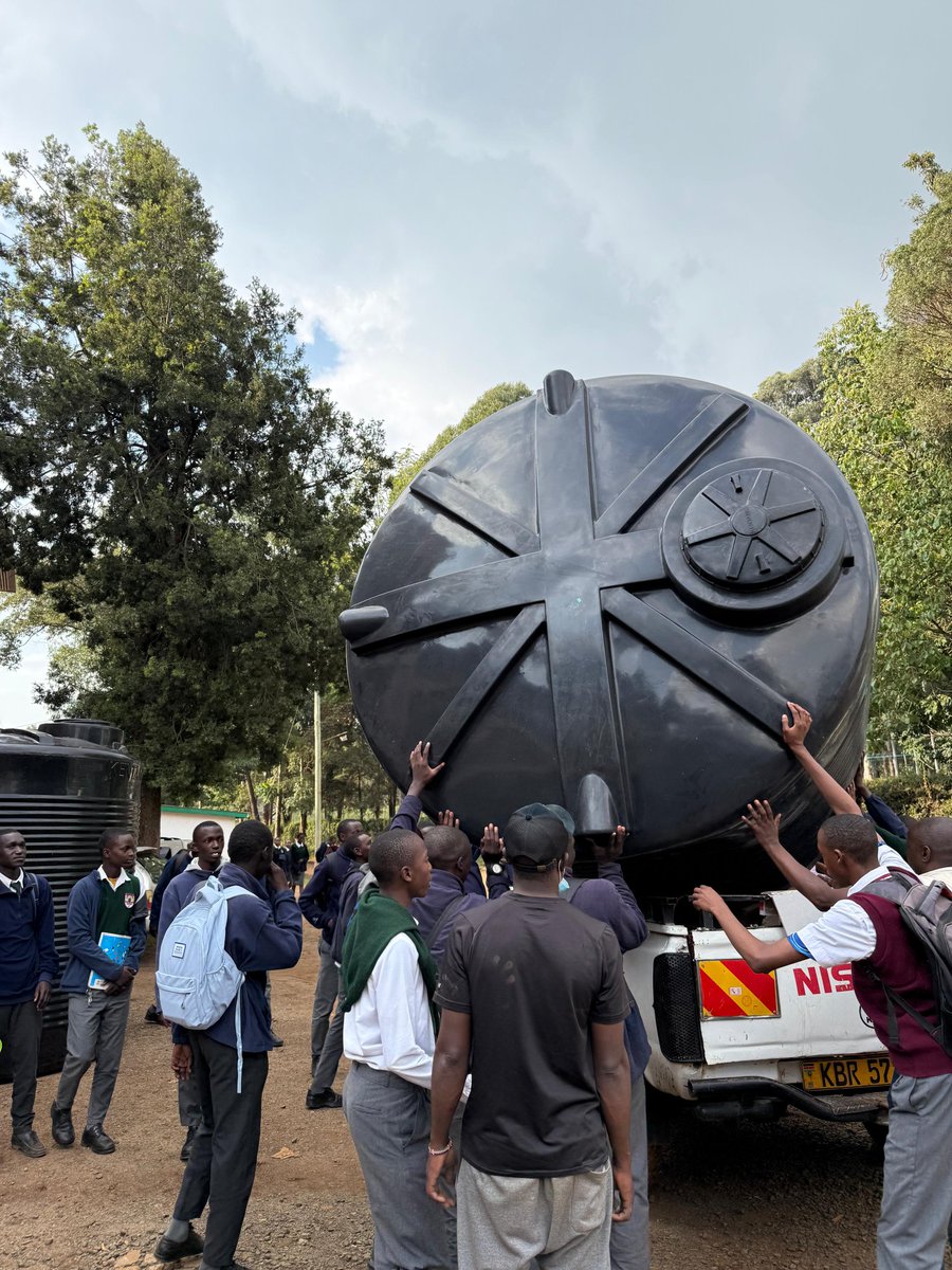 HonOscarSudi's tweet image. I delivered on my promise to Wareng High School, providing three 10,000-liter water tanks that will enable the school to harness rainwater and alleviate water challenges.
This will support the school's efforts to provide quality education, freeing students to focus on their…