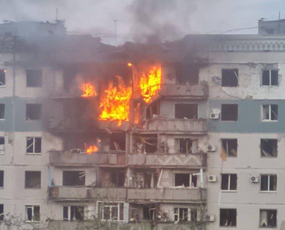 den_kazansky's tweet image. Russians attacked a residential building in Kramatorsk (Donetsk region) and killed a 10-year-old child
In Russia, this is called "defending Donbass from fascism."