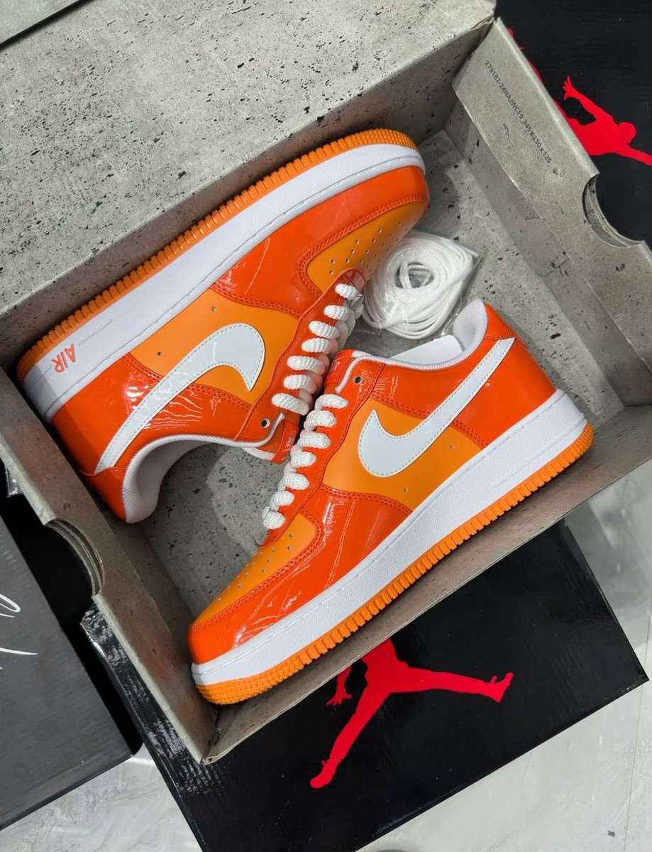 ashowzwears_'s tweet image. NIKE AIR FORCE 1 โ07 LV8 โSAFETY ORANGEโ NOW AVAILABLE โผ๏ธ
Price N70,000
Size:38 - 45
Order link: wa.me/+2349068187970
