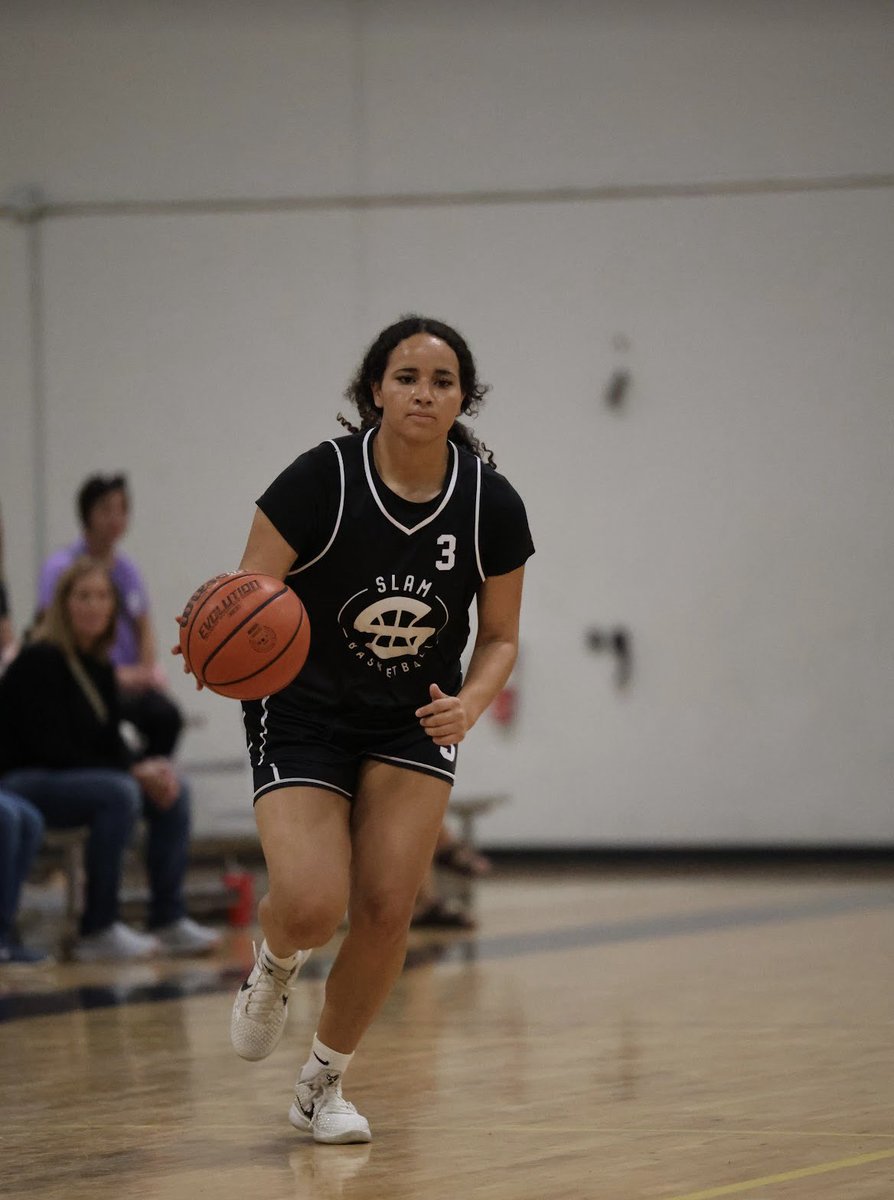 joehall310's tweet image. Be in the lookout. She’s a much better driver to the basket than a driver on the road.
