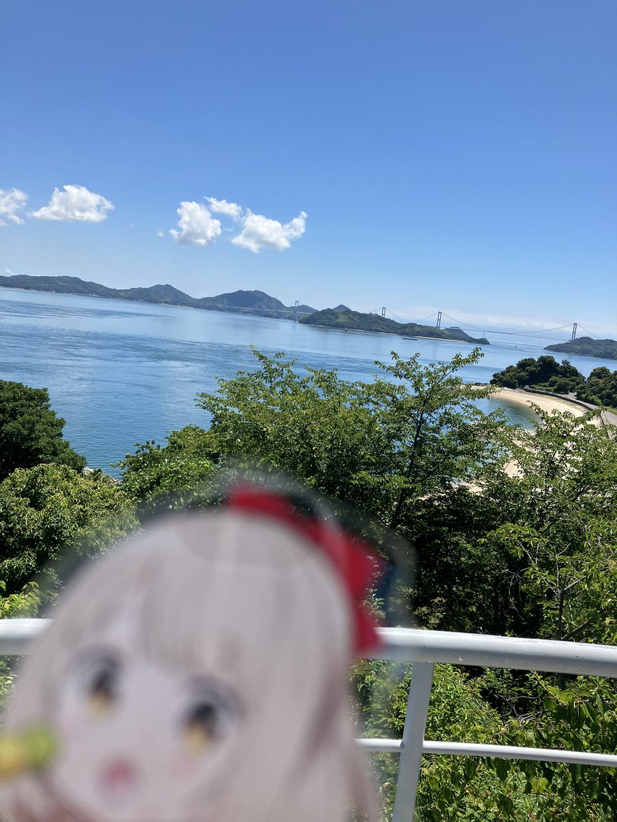 tsuboyakashiho's tweet image. 本日7/22(火)定休日です。
今治 大角海浜公園にて #いずみんといっしょ
来島海峡大橋も見えます😊
今治でかき氷🍧ミルクセーキおいしすぎです✨🥰
#サントノーレ玉屋さん #やの部屋 #ハラミちゃん
