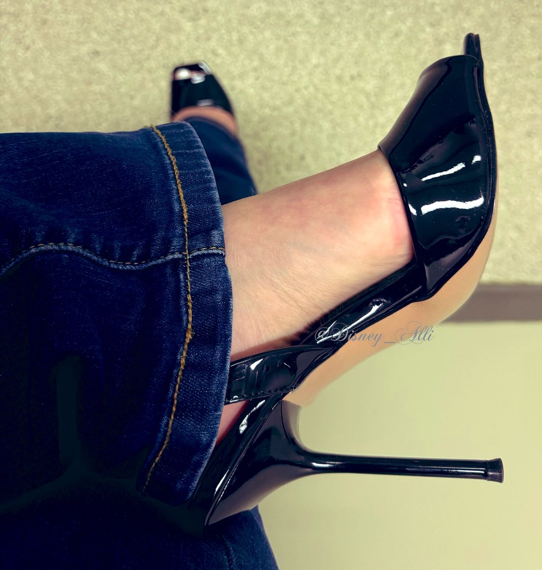 Stunning new @stevemadden stilettos #shoes #shoefie #shoesoftheday #sotd #outfitoftheday #ootd #highheeledshoes #sandals #highheellife #highheellover #highheeladdict #shoelover #shoefreak #shoeporn #shoewhore #shoeaddict #shoeaholic #shoeaddiction #heelsporn #heels #showoff