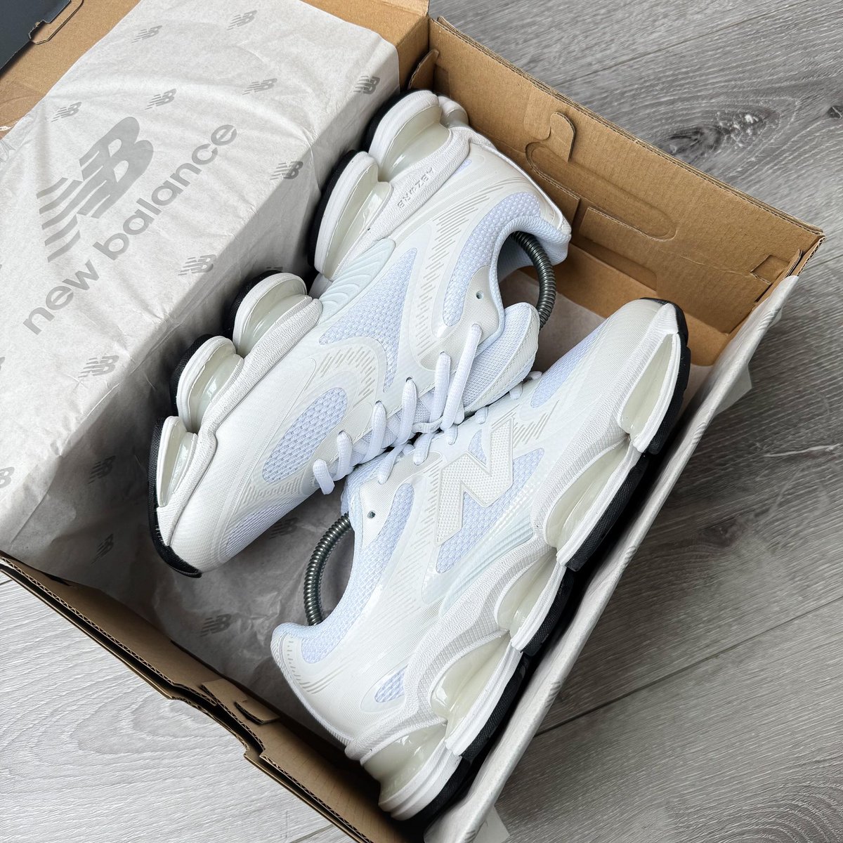 ashowzwears_'s tweet image. OPEN BOX
NEW BALANCE ABZORB 2000
Now available ๐ฅ๐ฅ
Size: 38 - 45
Price : #70,000
Order link: wa.me/+2349068187970