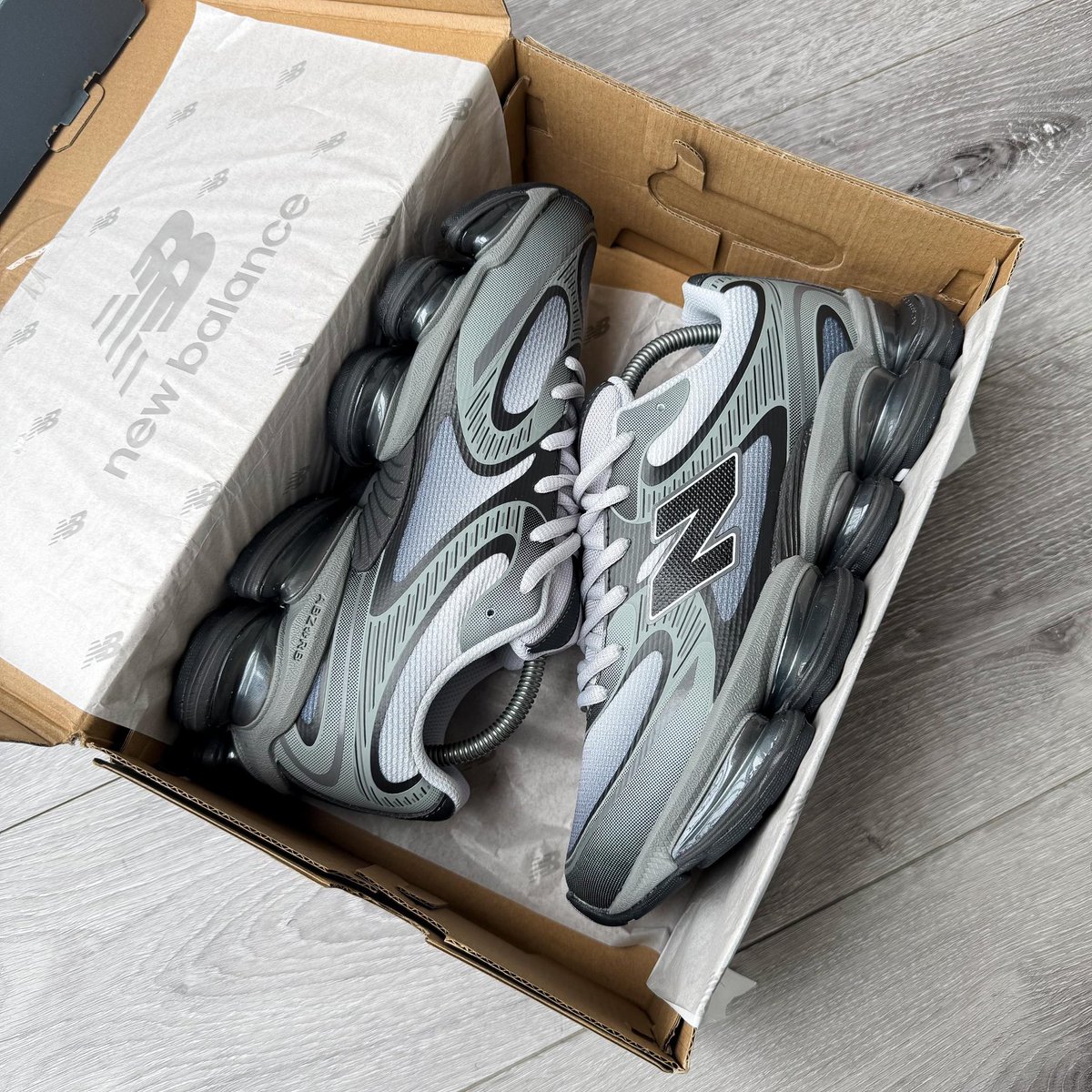 ashowzwears_'s tweet image. OPEN BOX
NEW BALANCE ABZORB 2000
Now available ๐ฅ๐ฅ
Size: 38 - 45
Price : #70,000
Order link: wa.me/+2349068187970