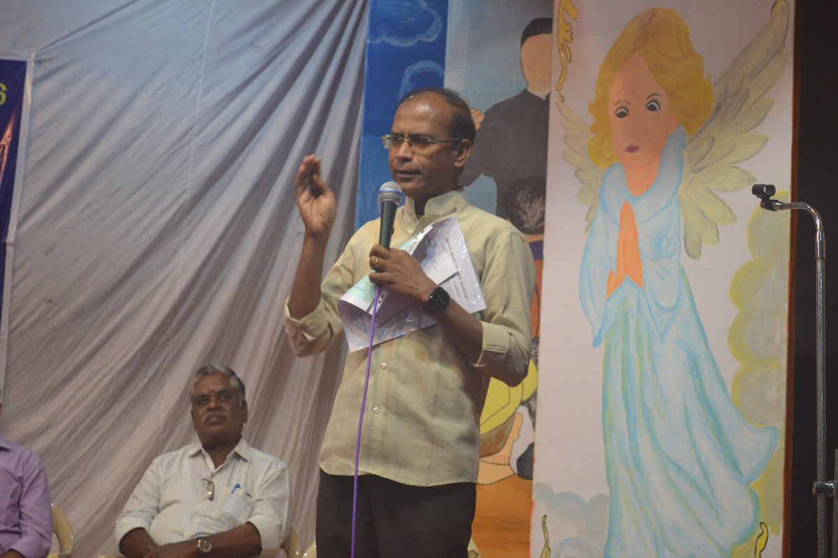 தூய்மை ஏற்காடு; ஏற்றத்தின் வெளிப்பாடு
தூய்மையான ஏற்காடு; வளமான தமிழ்நாடு 

நேற்று ஏற்காட்டின் தூய்மையின் நிமித்தம் உள்ளூர் மக்கள் மன்றம், அரசு அலுவலர்களோடு இணைந்து சில முக்கிய திட்டங்களும், தீர்மானங்களும் நிறைவேற்றினோம். 
#CleanYercaud #Yercaud 
#Hills #Salem #BanPlastic