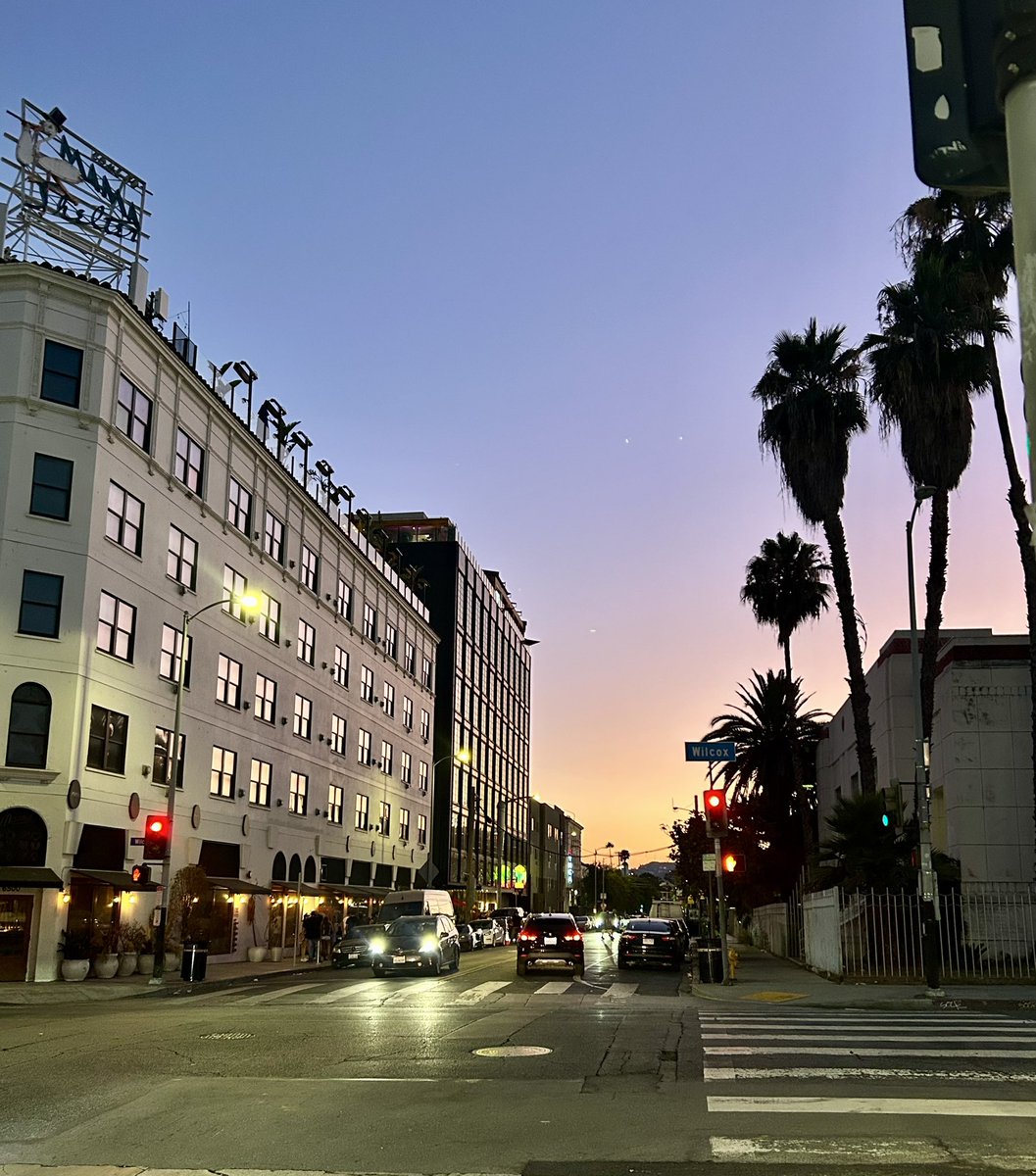 Jane_Arthur_'s tweet image. Leaving Los Angeles in the morning. My 5 words to describe Los Angeles:
🌟Nostalgic
🌟Glamorous
🌟Cool
🌟Diverse
🌟Unforgettable
Goodnight LA …