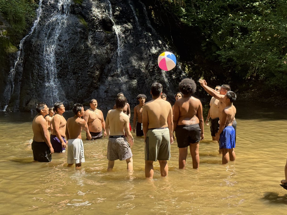 FosterHSFB's tweet image. The Bulldogs had a blast building bonds on their annual Team Hike &amp;amp; Retreat!!! We can’t wait to build on this and do it again next year!!! #teamhike #gobulldogs #teachu #fosterDNA #dogvsdog