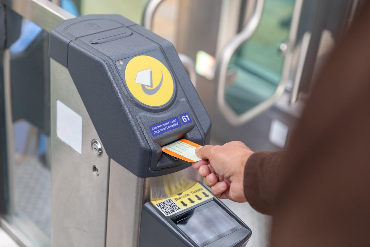 HeathrowExpress's tweet image. It’s a new day, and the #HeathrowExpress team is online until 11:00pm to assist you with your journey questions! 🌅🛤️

For purchasing tickets, visit our website or download our official app: Heathrowexpress.com