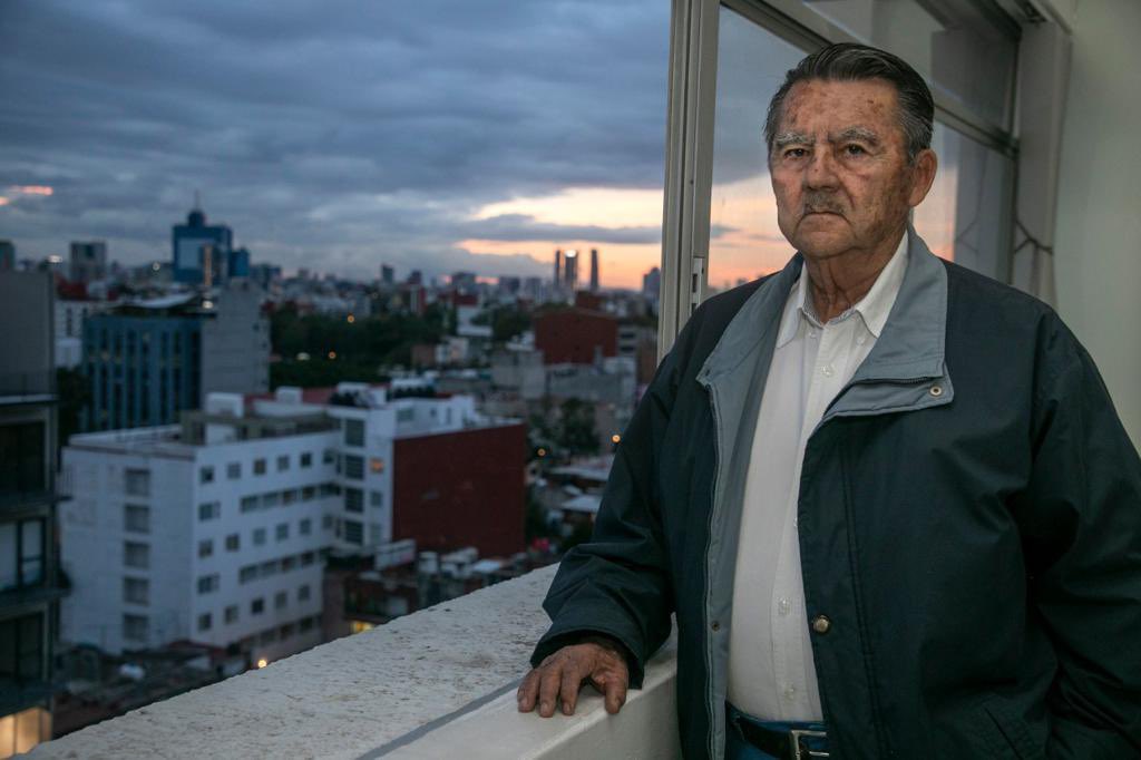 El maestro Vicente Estrada es un sabio campesino. Hijo de minero, obrero en la CDMX, egresado de Ayotzinapa, amigo y compañero de Lucio Cabañas, othonista, reorganizador del movimiento jaramillista, preso político, a sus 88 años se ha levantado mil veces

jornada.com.mx/noticia/2025/0…