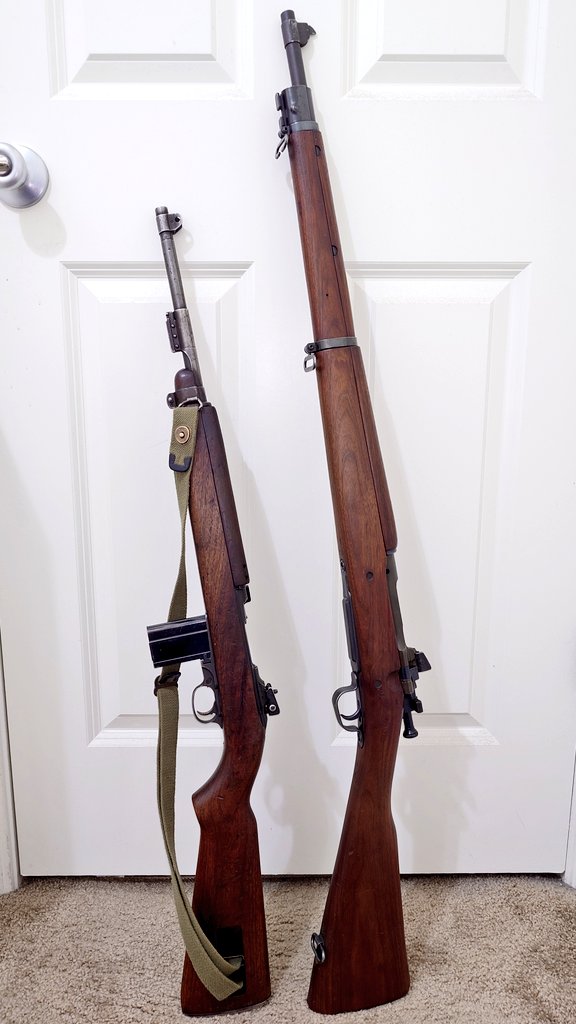 Yuki191145's tweet image. WW2米軍主力の長物が増えた
1943年製 Rem 1903A3
1944年製 QH M1 Carbine
Yukiおじさんの乙女心がキュンキュンしております
ところでアナタが選ぶのはどっち?
パワー命!30-06で一撃必殺の1903
いやいや火力命!怒濤の15連発30カービンを喰らわせるM1カービン
さあ、どっちなんだい?!