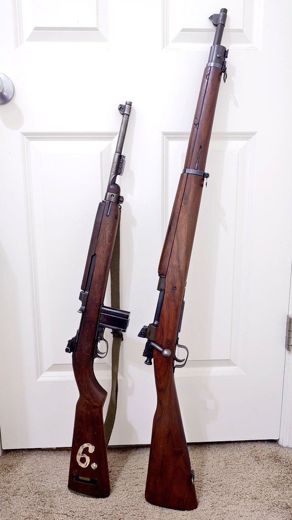 Yuki191145's tweet image. WW2米軍主力の長物が増えた
1943年製 Rem 1903A3
1944年製 QH M1 Carbine
Yukiおじさんの乙女心がキュンキュンしております
ところでアナタが選ぶのはどっち?
パワー命!30-06で一撃必殺の1903
いやいや火力命!怒濤の15連発30カービンを喰らわせるM1カービン
さあ、どっちなんだい?!