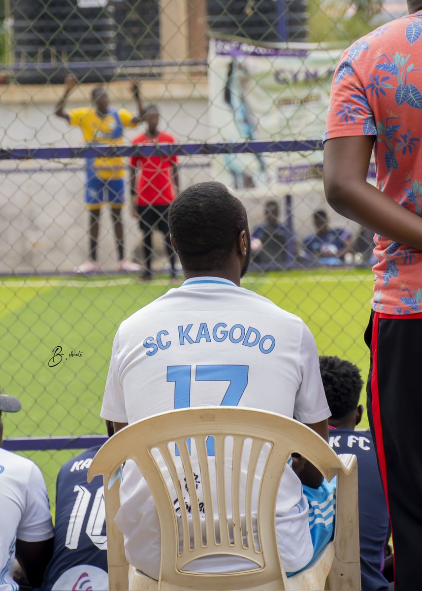 sckagodo's tweet image. 🚨 SC Kagodo Drip Alert 🚨
Not every jersey gets double takes in the streets... SC Kagodo’s kit?
" Certified HEAD TURNER"
#Uoxleague
#RoadToBulenga