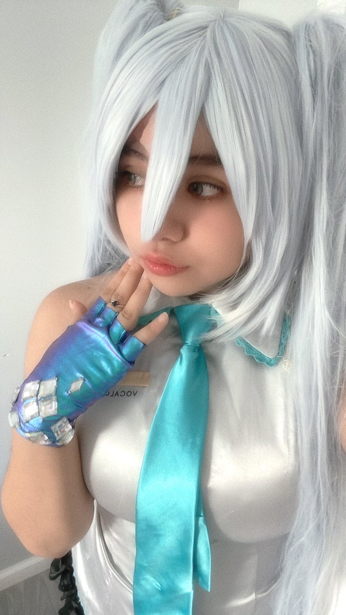 mercuriru's tweet image. ᘍ﹐#promotwt #moothunt ⸝⸝

— ☁️ : hi, i&apos;m mercury

₊ 25ㆍshe/herㆍinfpㆍlatina
₊ animanga, kpop, cosplay, sanrio
₊ valorant, league, tft, fortnite, dbd, gachas, ow
– ♡ ; gaming, traveling, concerts

♡ / ↻ to be moots (mdni)
#anitwt #wuwatwt #valtwt #kpoptwt #cosplaytwt