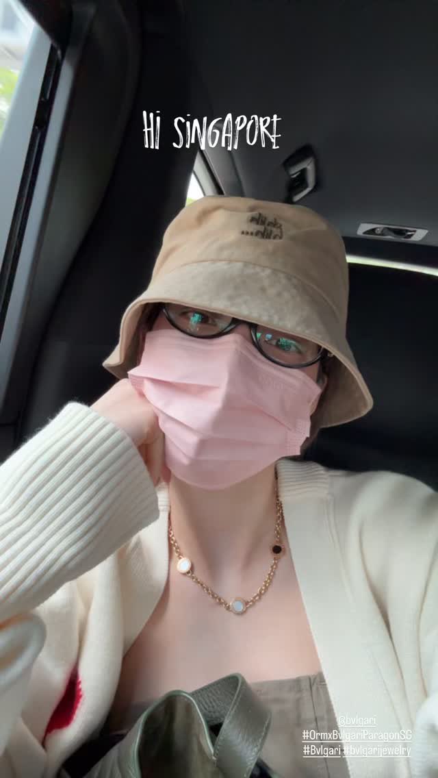 LingOrm_KR's tweet photo. 옴이 싱가폴 도착!

cr. IG stories ormkornnaphat

ORM BVLGARI POP UP SG
#ORMxBvlgariParagonSG 
#Ormkornnaphat #ออมกรณ์นภัส #옴콘나팟 https://t.co/3rDpFgc2tv