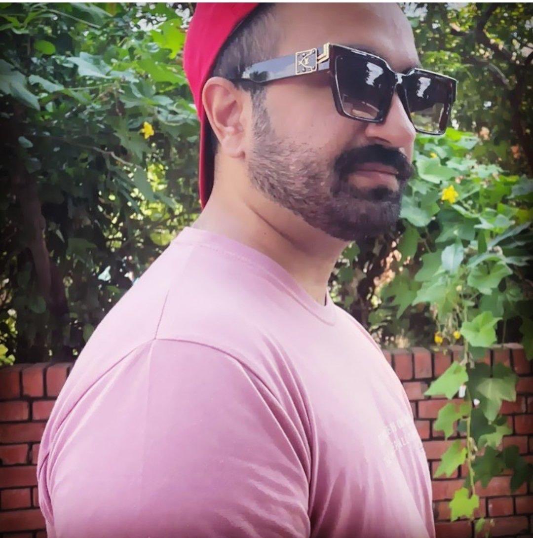 AsifSiddiqui070's tweet photo. Happy Birthday ⁦@garrywalia_⁩ ji 💐🎂💐
May God bless you.Aameen 🤲 https://t.co/nxXfKa8ebI