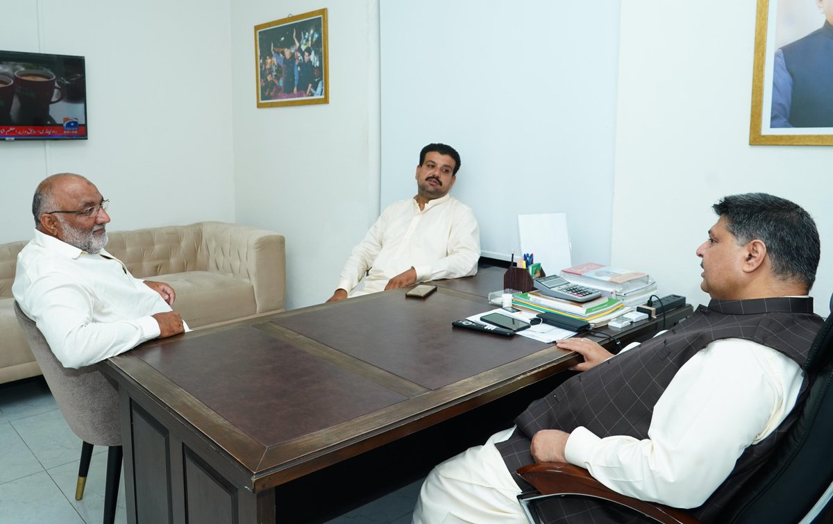 istehkamPK's tweet photo. استحکامِ پاکستان پارٹی پنجاب کے جنرل سیکرٹری و ممبر صوبائی اسمبلی محمد شعیب صدیقی کی  آئی پی پی پنجاب سیکرٹریٹ میں  حلقہ کے لوگوں سے ملاقات کی اور انکے مسائل سنے اور فوری طور پر مسائل کو حل کروانے کے احکامات جاری کیے۔
1/3 https://t.co/alssRz5kmB