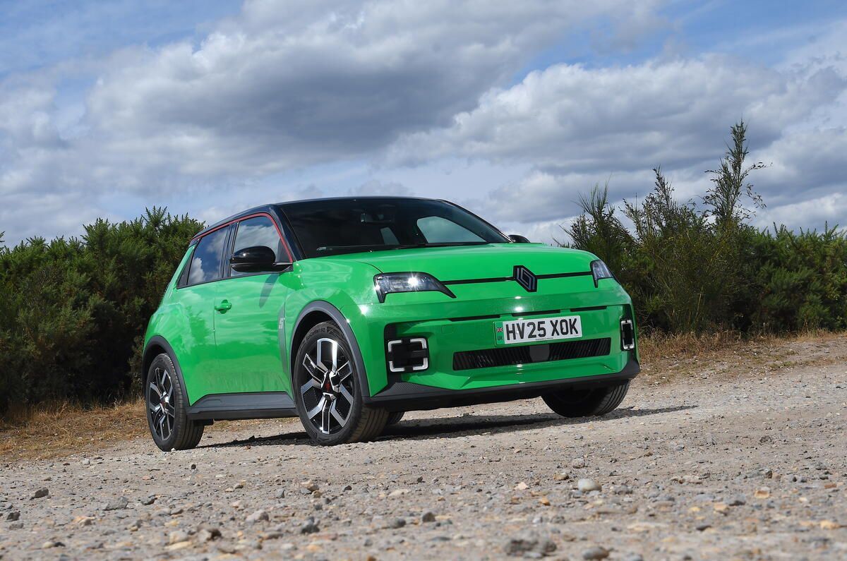 autocar's tweet image. The new Renault 5 has proven to be a roaring success in its first few months on sale, with 84% of its UK buyers new to the Renault brand buff.ly/JN8Fb4F