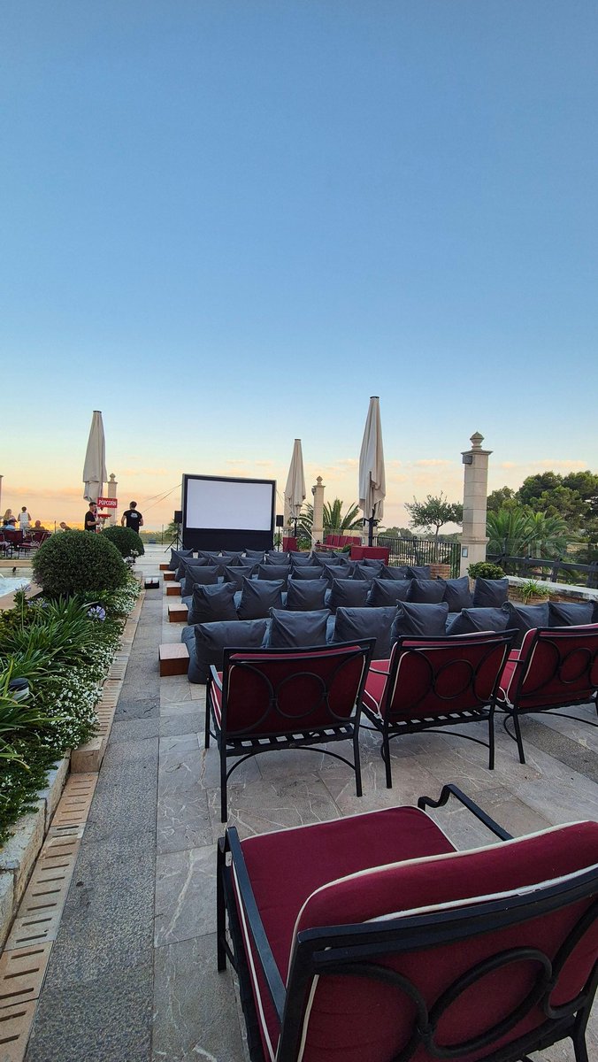 elaineramaco's tweet photo. Outdoor cinema.✨️🤍 https://t.co/ycXSc6KsjX
