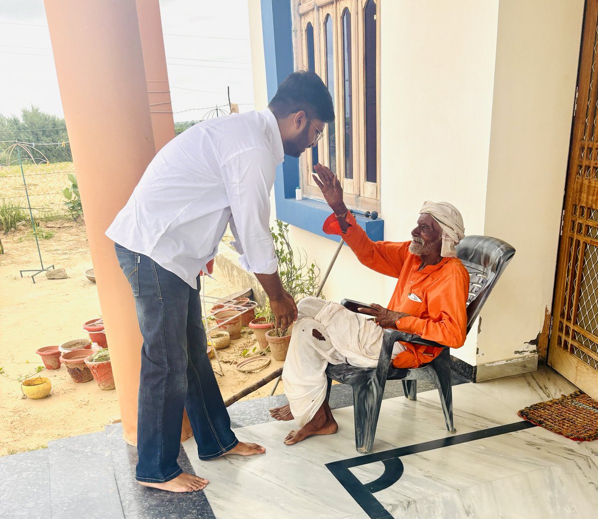 AsifChuru0029's tweet image. #मेरा_चूरू_मेरा_परिवार
विधानसभा क्षेत्र चूरू में अपनों के बीच दुःख-दर्द में शामिल रहा।
@RahulGandhi
@GovindDotasra
@TikaRamJullyINC
@RahulKaswanMP
@KrishnaPooniaIN