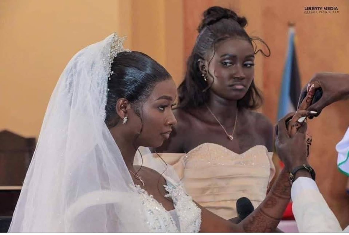 ManLikeKingLeo's tweet image. Man wey we all dey knack. E reach your turn, you marry am 🙃😂