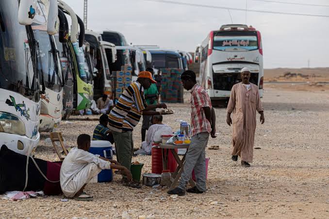 Egypt Offers Free Train Rides Home to Sudanese Refugees

Hundreds gathered at Cairo’s Ramses Station to board free trains to Khartoum under an Egyptian government initiative repatriating refugees displaced by Sudan’s civil war.

#Egypt #Sudan #Refugees #freedomsquarenews