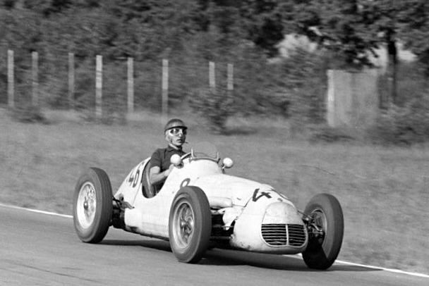 TheBishF1's tweet image. Remembering Gino Bianco, who sounds like a β70s cruiseship crooner but was in fact a β40s/β50s racer, born #OnThisDay in 1916. A Brazilian hillclimb champ, he started 4 GPs in β52, in an Escuderia Bandeirantes Maserati A6GCM (pic), DNFβd 3 times, & was 18th once. He died in β84.