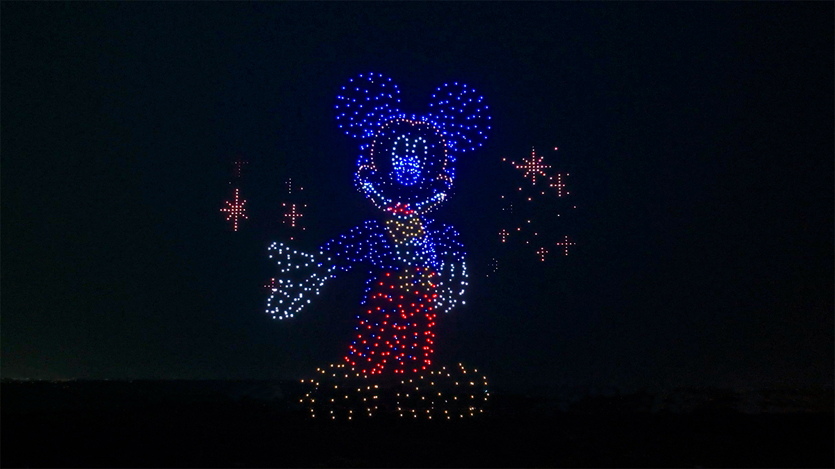 TDR_PR's tweet image. 💡ニュース💡
「東京ディズニーリゾート・スペシャルドローンショー“マジック・イン・ジ・エア”」を全国数か所の花火大会で開催✨
8月2日 栃木県足利市を皮切りに、8月16日 山形県鶴岡市での開催が決定しました🌟…