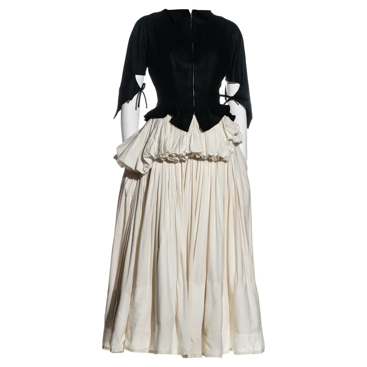 _joulian_'s tweet image. Yohji Yamamoto black and white cotton bustled skirt and jacket set, ss 2000