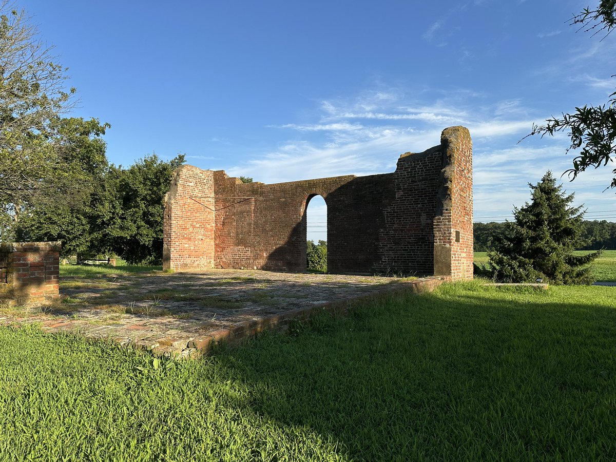 parishrecluse's tweet image. Made my occasional pilgrimage to the ruins of Old White Marsh Church, St. Peter’s Parish, south of Easton, Maryland, and to the grave of Rev’d Daniel Maynadier.