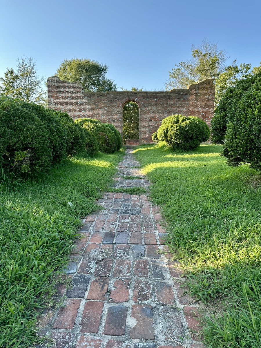 parishrecluse's tweet image. Made my occasional pilgrimage to the ruins of Old White Marsh Church, St. Peter’s Parish, south of Easton, Maryland, and to the grave of Rev’d Daniel Maynadier.
