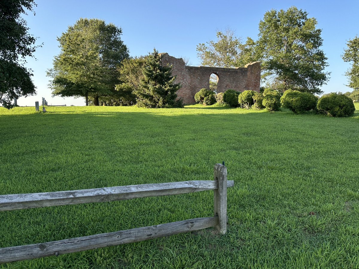 parishrecluse's tweet image. Made my occasional pilgrimage to the ruins of Old White Marsh Church, St. Peter’s Parish, south of Easton, Maryland, and to the grave of Rev’d Daniel Maynadier.