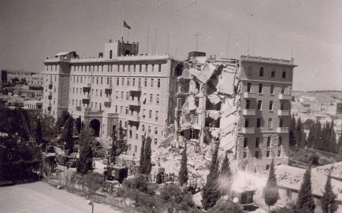 TheatrumBelli's tweet image. 22 juillet 1946 : attentat de l’organisation terroriste juive #IRGOUN contre l’hôtel King David (#Palestine mandataire). 91 morts et 47 blessés.
theatrum-belli.com/chronicorum-be…
