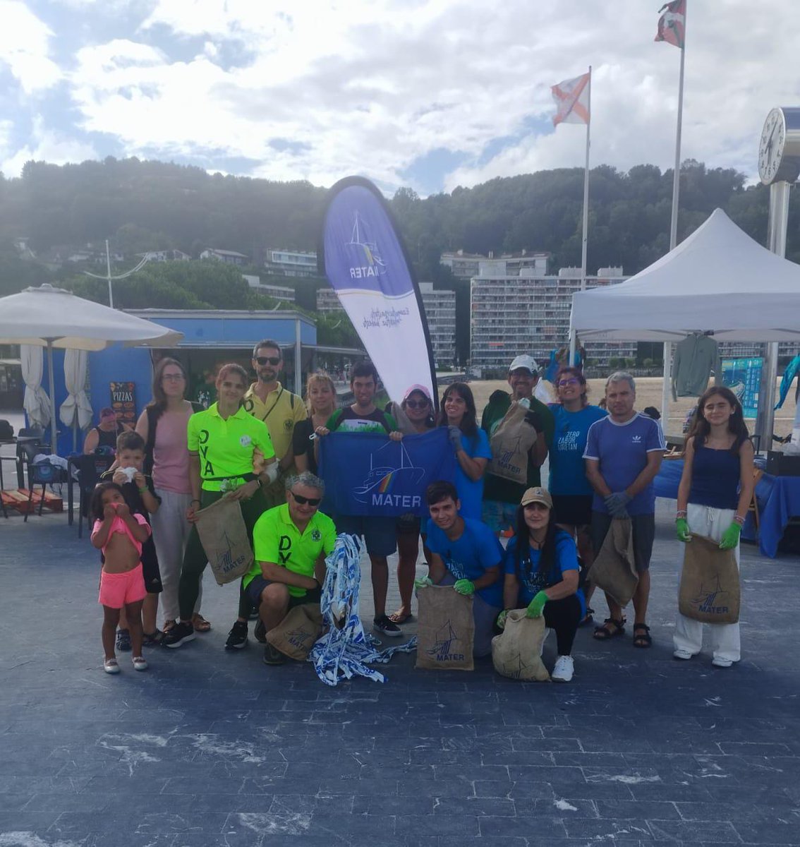 Boluntario talde batek Mater Museoak antolatutako "0 zabor uretan" ekimenaren 7. edizioan parte hartu du.

#Hondarribian izan gara, inguruko zaborra bildu eta ontzi museoa bisitatzen.

Pozik gaude ingurumena zaintzen laguntzeaz. #DYA