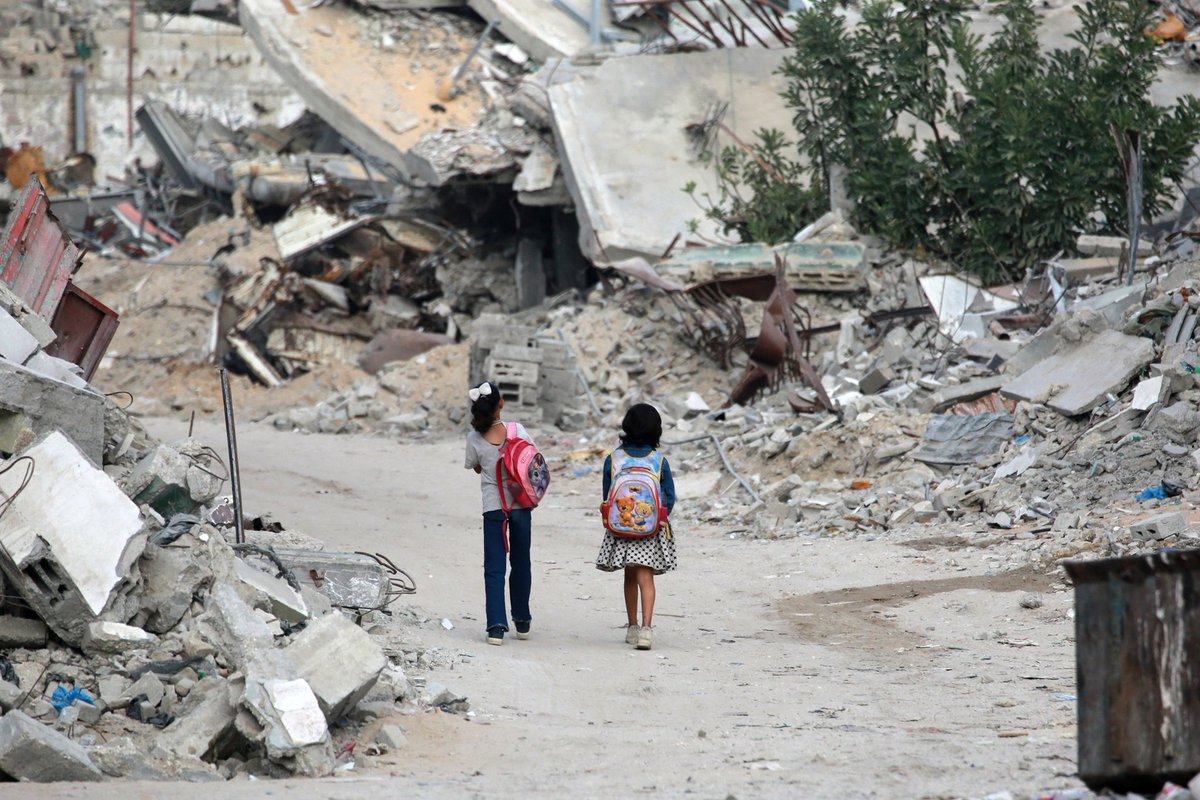 Thuso1Africa's tweet image. It boggles the mind seeing billions of dollars and weapons pouring into Ukraine to fight Russia but NOTHING given to Palestine to fight Israel in Gaza. World leaders failed the people of Palestine