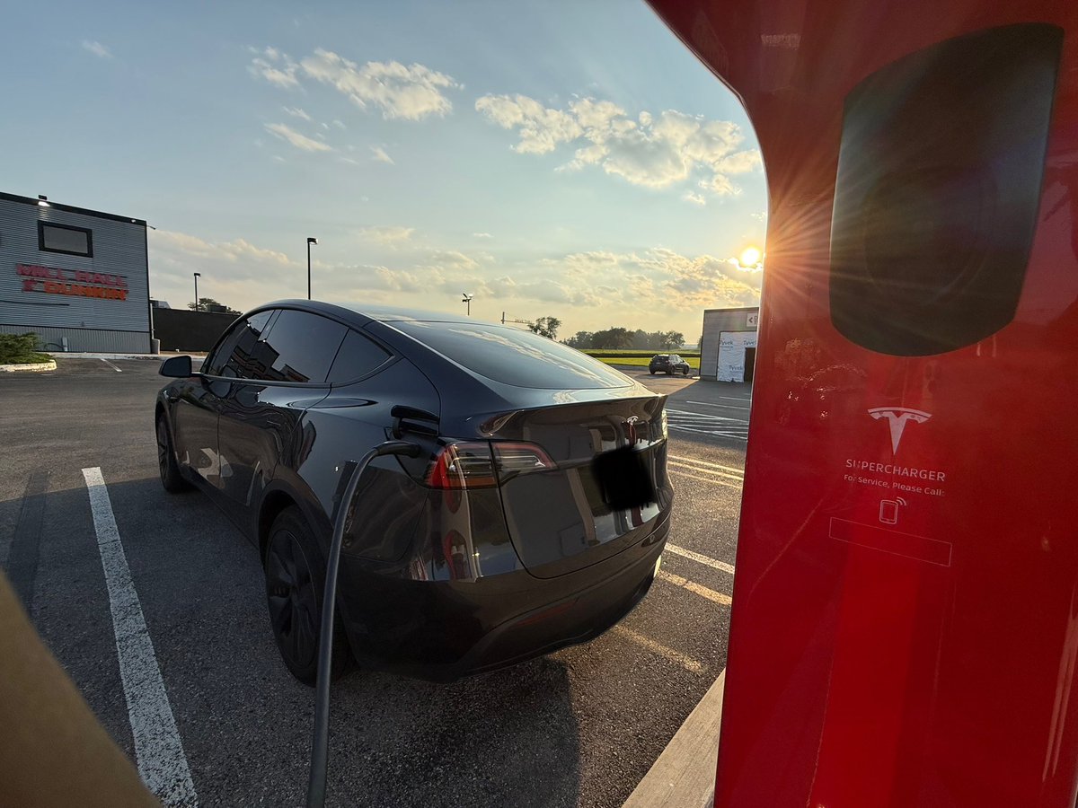 369Training's tweet image. First stop, Mill Hall, PA. 200 miles in. Beautiful supercharger location with a Dunkin’ Donuts. Coffee and clean bathrooms. Even saw an Amish horse carriage! 2800 miles to go!
#xTakeover