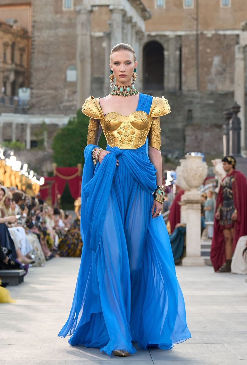 RosannaPansino's tweet image. My favorite looks from @dolcegabbana ALTA MODA 2025 ROMA FASHION SHOW 🇮🇹💕