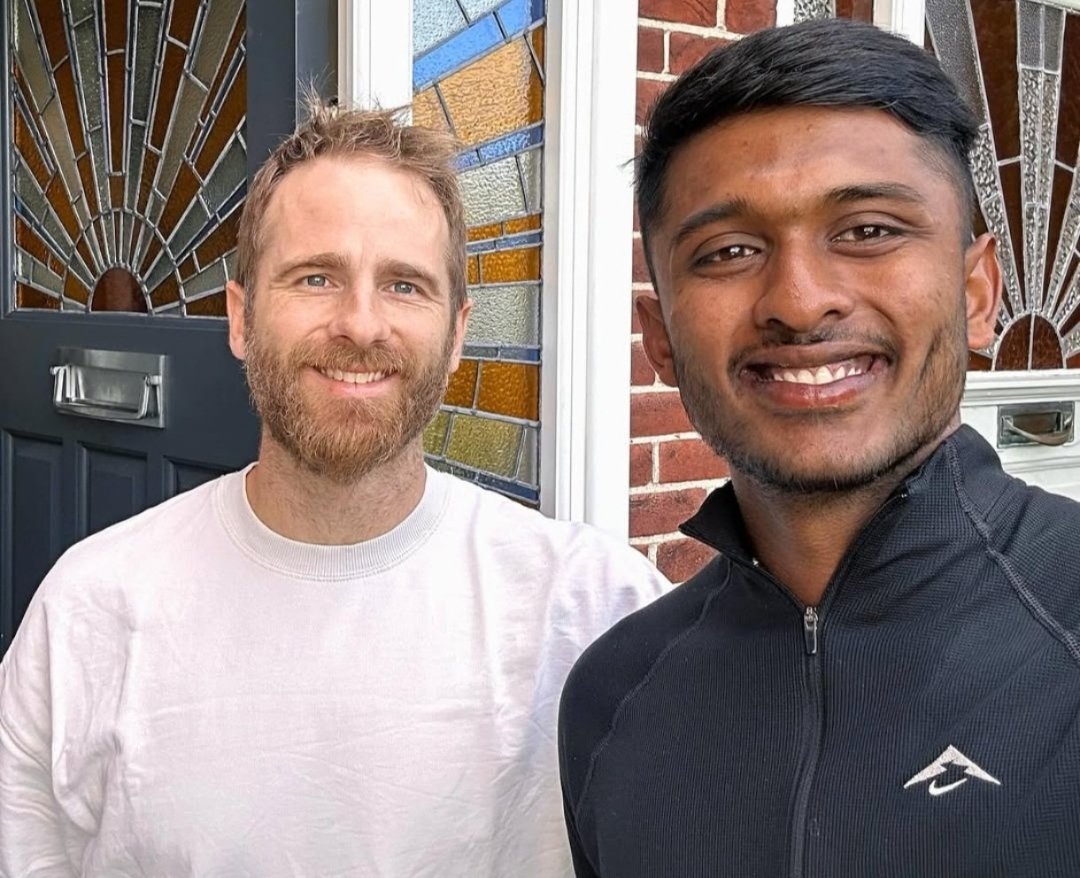 Lommy0Tatham's tweet image. Sai Sudharsan taking a selfie with his idol, Kane Williamson. 🐐🖤
