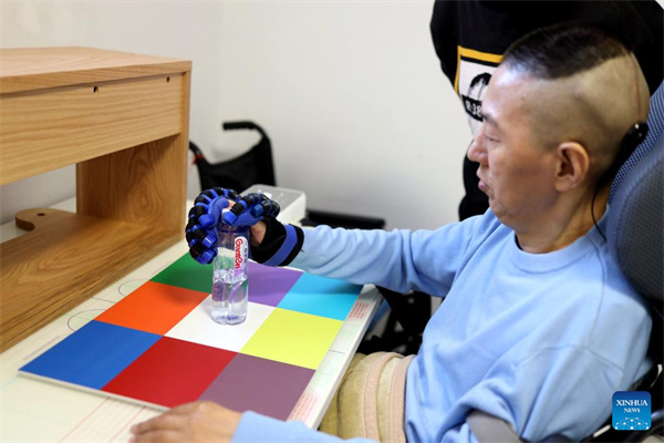 ChinaScience's tweet image. China is exploring the use of advanced technologies such as smart bionic hands and guide robots to improve the well-being of people with disabilities, ensuring that scientific and technological progress benefits this community, Zhou Changkui, chairperson of the Board of Executive…