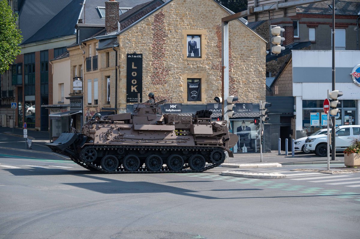 3eRG_Officiel's tweet photo. Retour des EBG  du #14juillet2025 par voie ferroviaire. Le @3e régiment du génie utilise son quai militaire situé en plein cœur de @Charleville-Mézières a proximité immédiate du quartier. La #Hauteintensité se prépare dès la caserne.

@7e_brig_blindee @armeeszne @armeedeterre https://t.co/qTDU294J3s