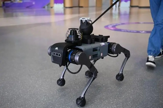 ChinaScience's tweet image. China is exploring the use of advanced technologies such as smart bionic hands and guide robots to improve the well-being of people with disabilities, ensuring that scientific and technological progress benefits this community, Zhou Changkui, chairperson of the Board of Executive…