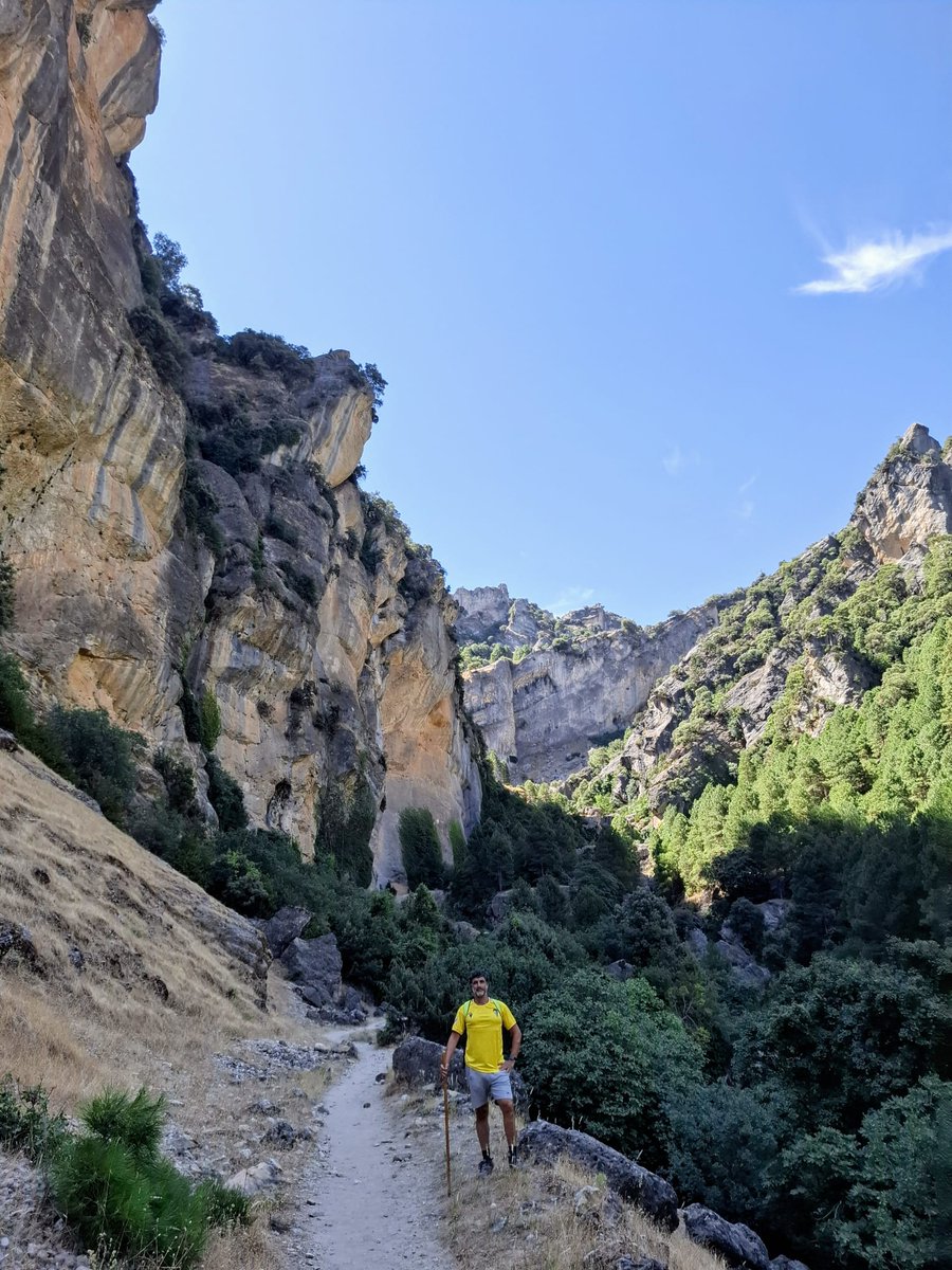 🏖🌞 🚲🦯🌊 🛟 ✈️ ¡ES #VERANO en ASANOL! 👁🩴 🩳 👙 🪭 

➡️2️⃣Guille Iriarte realizó una ruta por el parque natural de Cazorla. Nos contó que la pista es ancha y accesible pero cuando se complica para un discapacitado visual, siempre hay un brazo amigo que te puede guiar🏞⛰️🌄🏃‍♂️👟