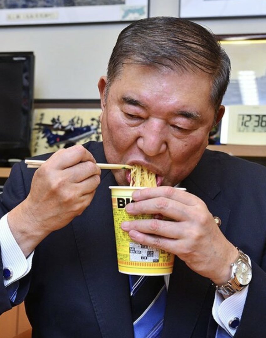 こんにちは。
森やは7月20日で丸11年となりました。
方南町時代から28年ほどらーめん屋をやっていることになります。
これだけやっていても、某口コミにて
星1連発する現状でして、麺民様の信任は得られていない現状ですが、12年目も頑張って続投致しますのでよろしくお願い致します🙇‍♂️🙇‍♀️
