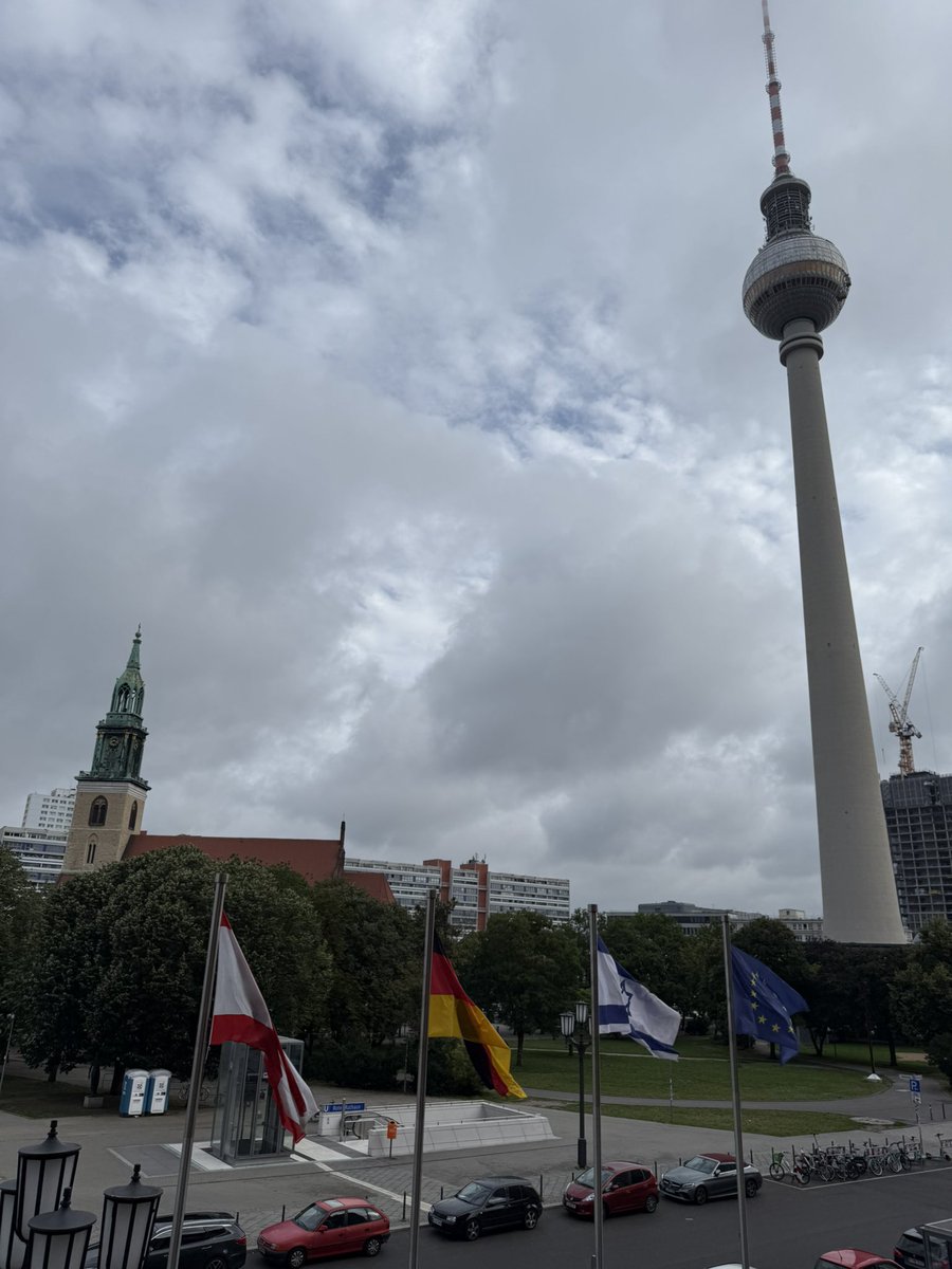 Guten Morgen aus Berlin, unserer deutschen Hauptstadt, in der wir so lange weiter „Flagge zeigen“, bis endlich alle Geiseln von der Terrorbande #Hamas freigelassen oder befreit wurden. Und jetzt wie danach stehen für das Existenzrecht #Israel s, die Bekämpfung jeden Terrors,